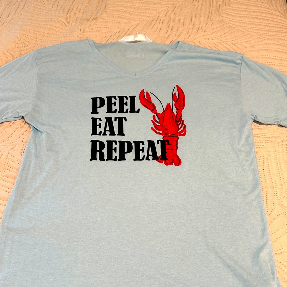 Royal Standard Crawfish Tshirt NWT